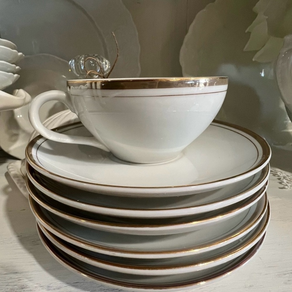 Elegant White and Gold Dinnerware Set